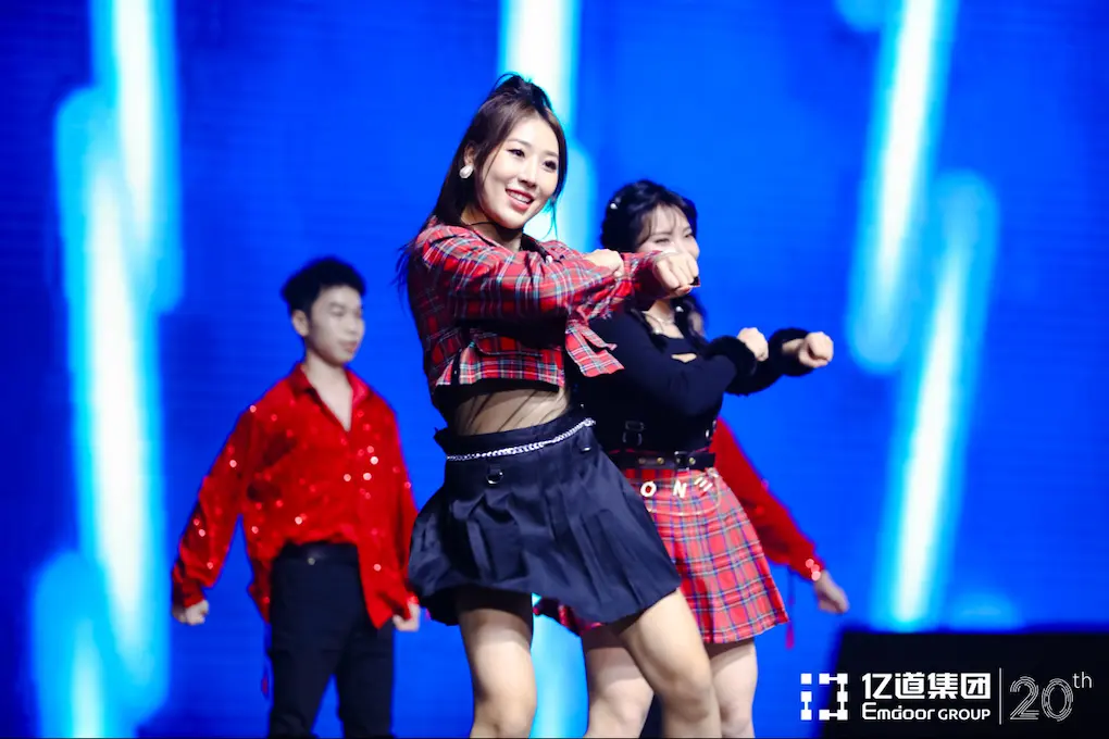 dancing.webp dancing.webp